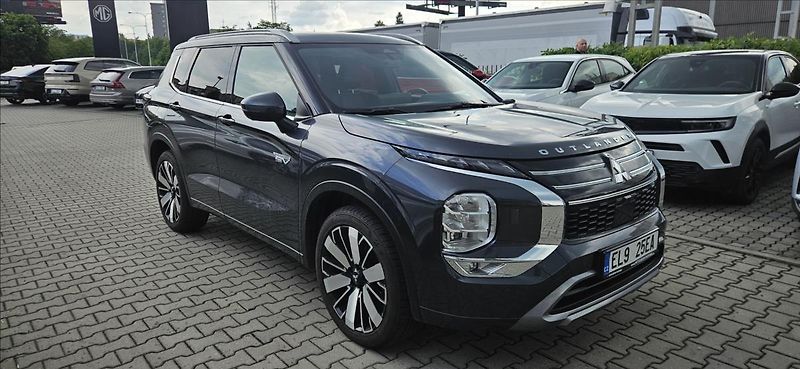 Mitsubishi Outlander 2,4 PHEV 4x4  INSTYLE - fotka 2 z 19