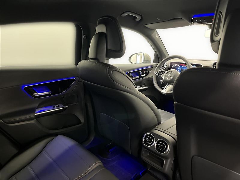 Mercedes-Benz GLC 300e 4MATIC kupé s hybridní te - fotka 21 z 22