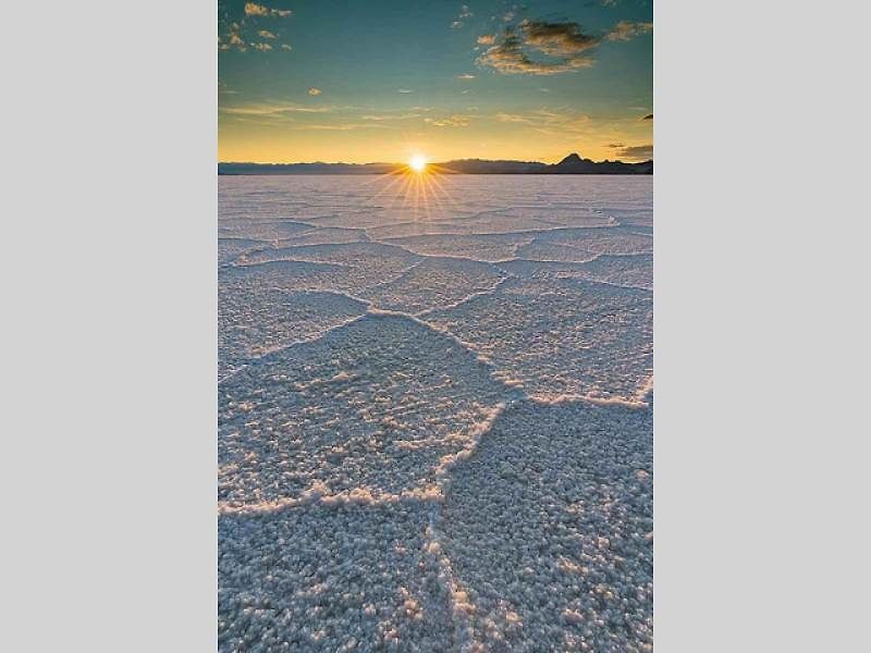 Vítejte v Bonneville Salt Flats! Cedule, která vítá návštěvníky solného jezera, kde se dosahuje rychlostních rekordů.