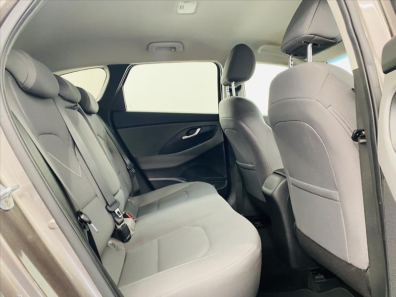 Hyundai i30 1,5 T-GDi 117kW Smart - fotka 7 z 25