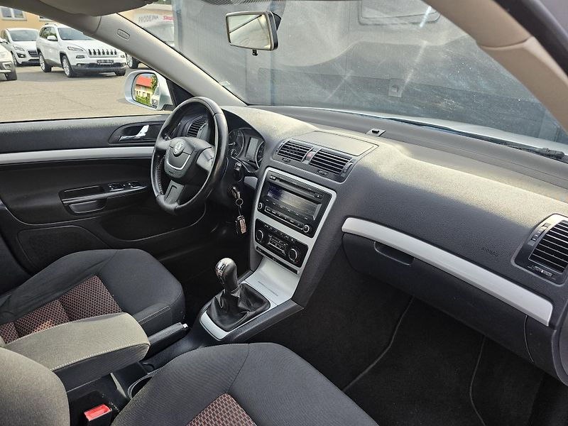 Škoda Octavia 1.2 TSI 77kW SPORT EDITION - fotka 31 z 42