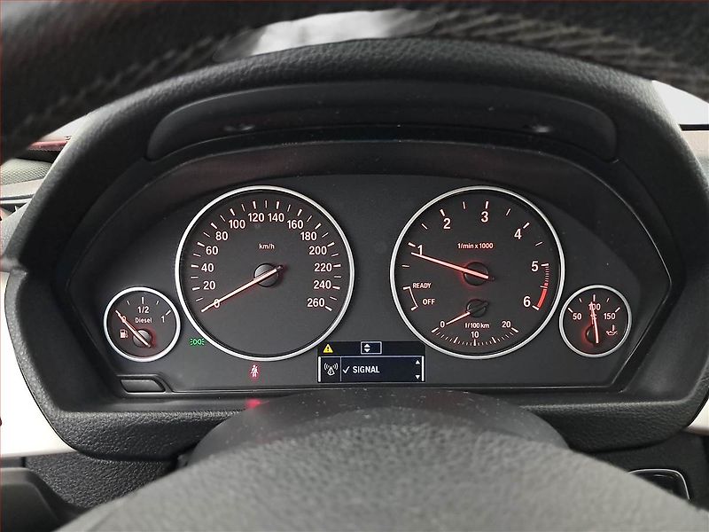 BMW Řada 3 (2013) 325 d, Navi, Xenony - fotka 11 z 20
