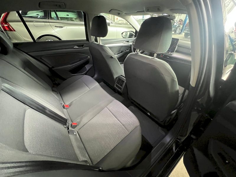 Volkswagen Golf (2025) Limited 1.5 TSI 85 kW 6°manuál - fotka 17 z 33