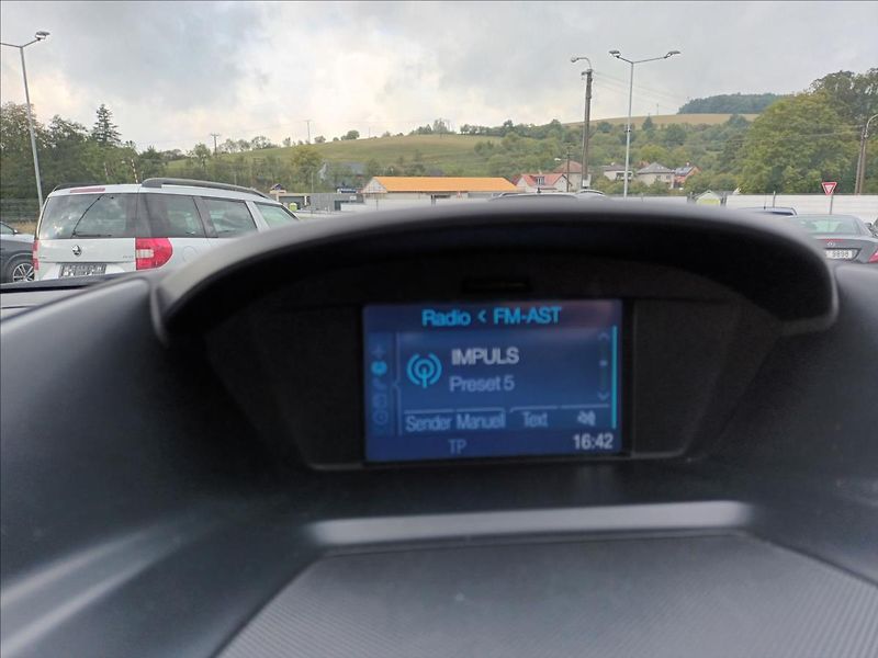 Ford Kuga 2,0 TDCi,120kw,4x4,NAVI,KAMERA - fotka 35 z 50