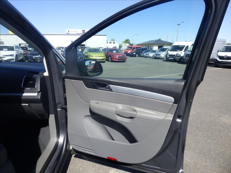 Volkswagen Sharan 2,0 TDI,Digi Klima,Navigace  H - fotka 17 z 67