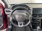 Peugeot 2008 (2016) 1.2PT, Allure, AT, navi - náhled 11