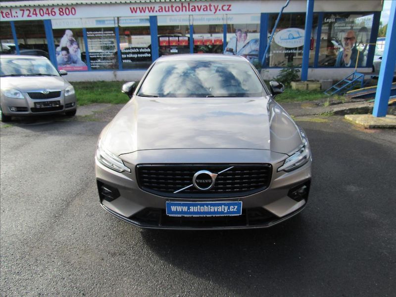 Volvo S60 2,0 B5 184kW AWD R-Design - fotka 2 z 34