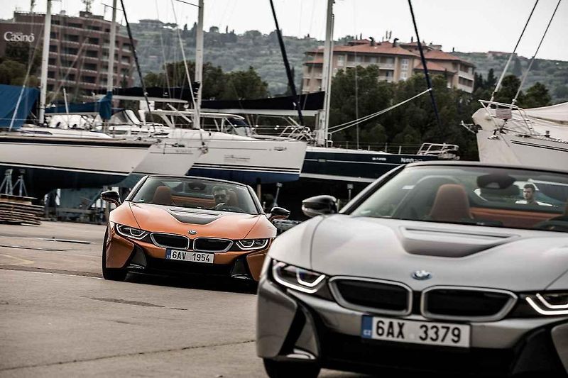 BMW i8 Roadster a M5.