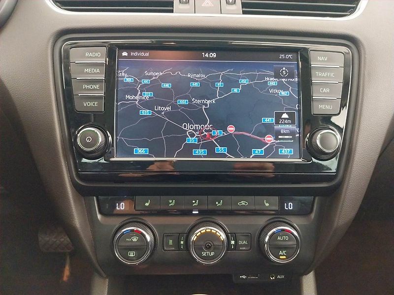 Škoda Octavia (2015) Laurin&Klement 2.0 TDI, 4X4 - fotka 12 z 20