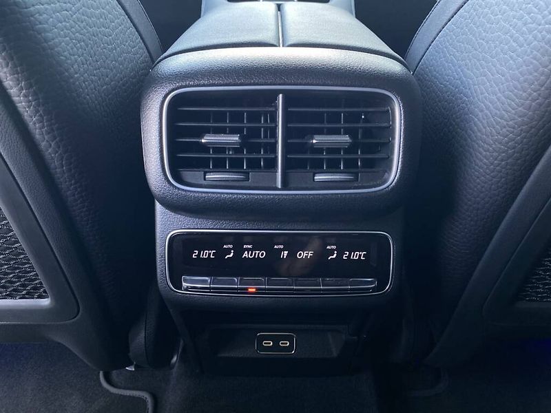 Mercedes-Benz GLE (2024) 450 4MATIC - fotka 26 z 29
