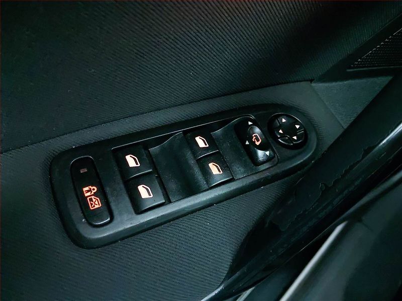 Peugeot 508 (2011) 2.0 HDi, Xenony, Tempomat - fotka 17 z 18