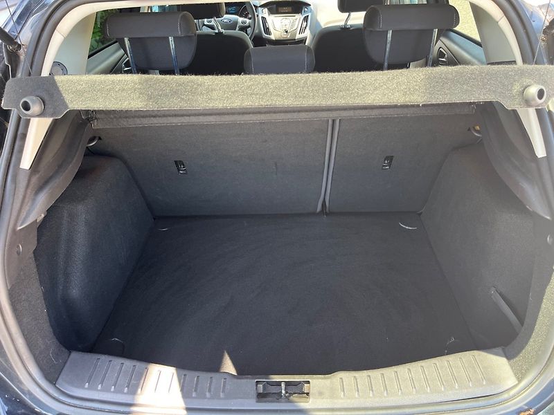 Ford Focus (2011) 1.6 i - fotka 11 z 15