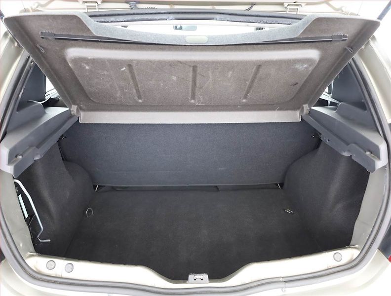Dacia Sandero (2011) 1.2 16V, po STK, zamluveno - fotka 15 z 15