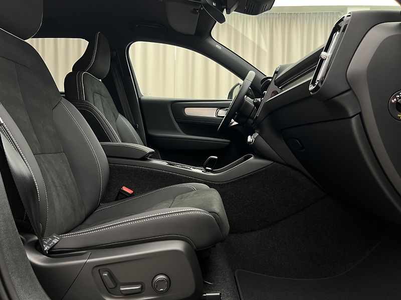 Volvo XC40 (2026) B3 BLACK EDITION PLUS AUT - fotka 24 z 43