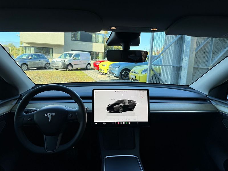 Tesla Model Y Standart Range LFP - fotka 10 z 40