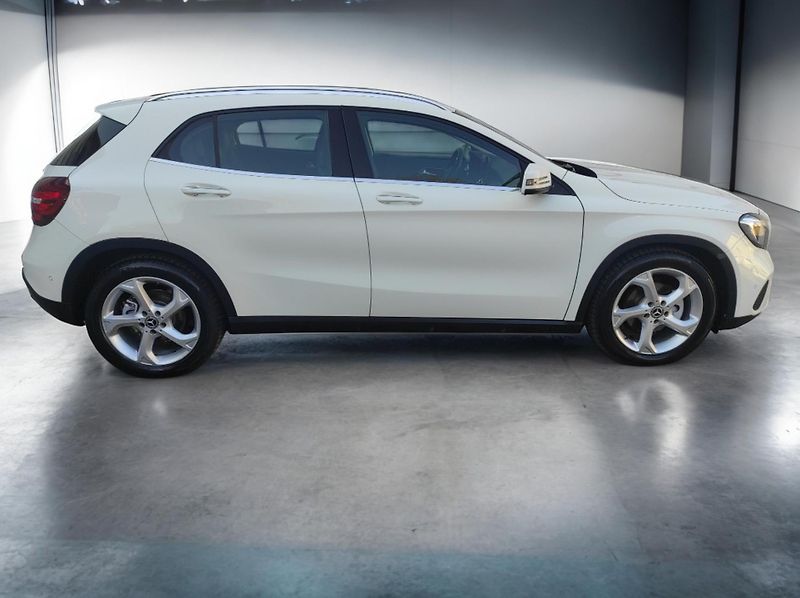 Mercedes-Benz GLA 200d 4MATIC,AT,ČR - fotka 5 z 42