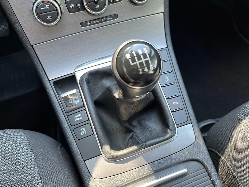 Volkswagen Passat 2.0 TDi 103 kW BIXENON MR2014 - fotka 15 z 17