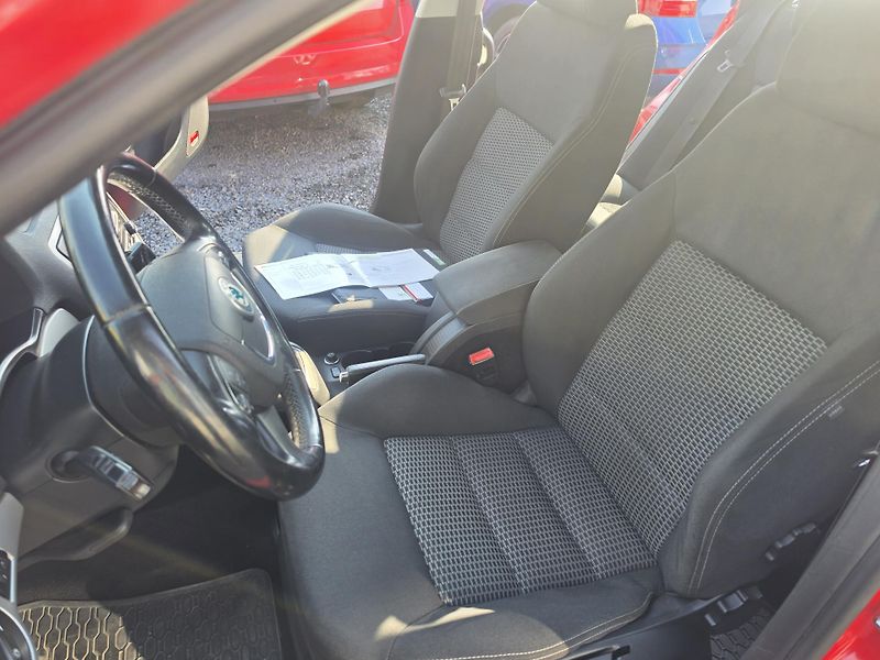 Škoda Octavia 2.0 TDI 4x4 Xenon  - fotka 13 z 28