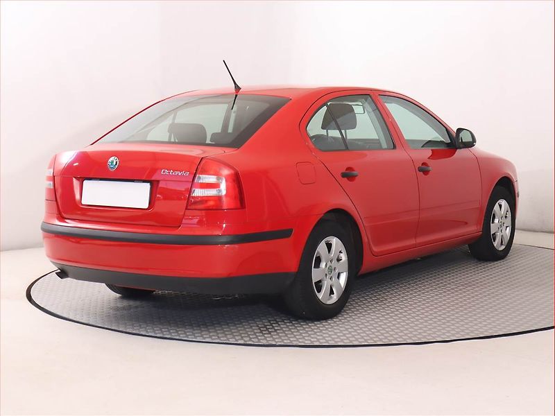 Škoda Octavia (2012) 1.6, Serv.kniha, Tempomat - fotka 5 z 16