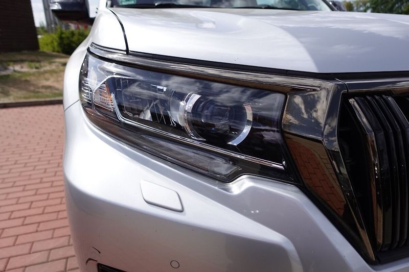 Toyota Land Cruiser 2.8 D-4D Executive Family 7mís - fotka 38 z 38