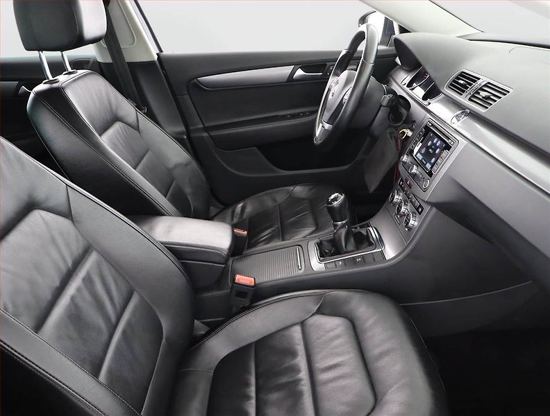 Volkswagen Passat (2013) Comfortline 1.6 TDI, Navi - fotka 9 z 24