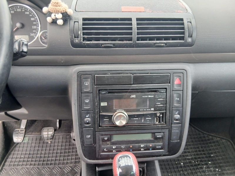 Volkswagen Sharan 2.0 TDI, ALU, 7 míst - fotka 24 z 34