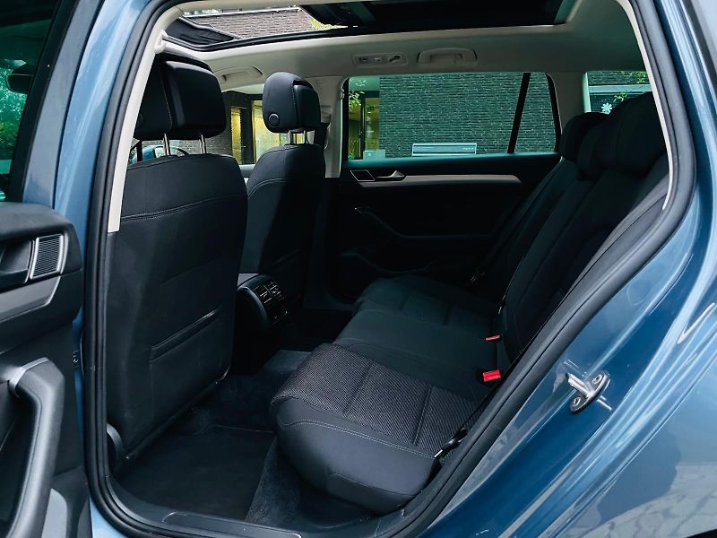 Volkswagen Passat 2.0TDI AUTOMAT VÝHŘEV SERVISKA - fotka 34 z 54