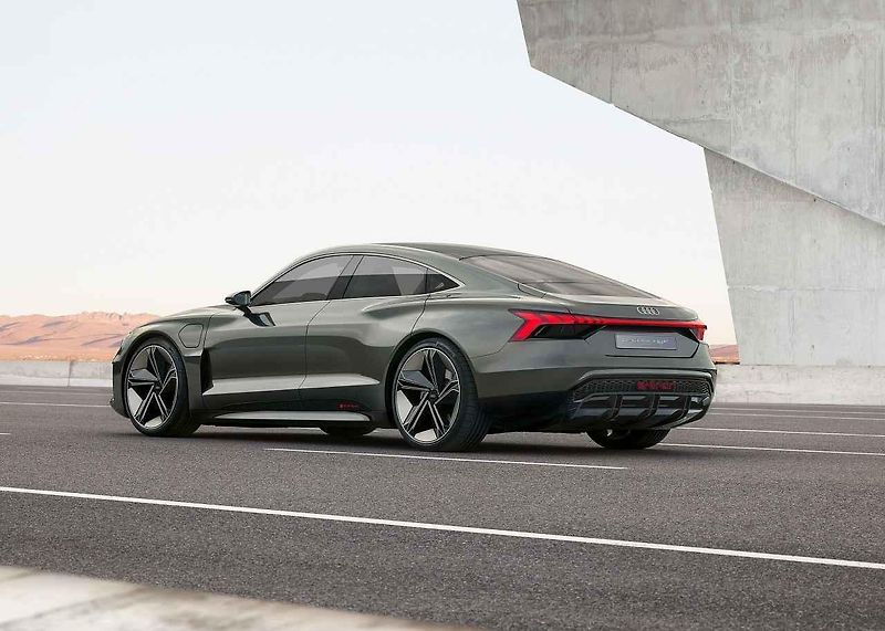 Audi e-tron a koncepty dalších elektromobilů