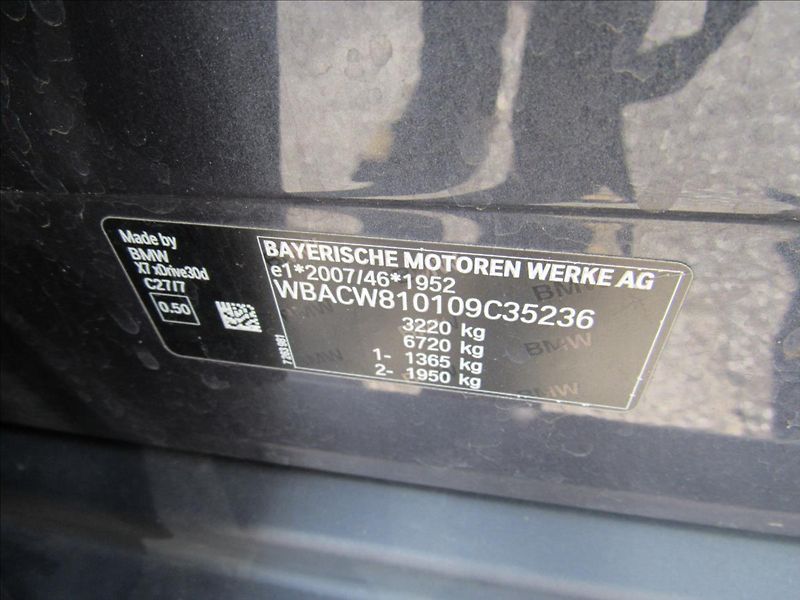 BMW X7 3,0 d xDrive30d 195 kW 7 míst - fotka 43 z 44