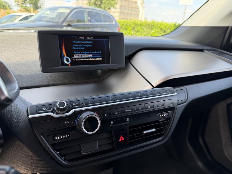 BMW i3 (2016) 60ah 125 kW - fotka 19 z 23