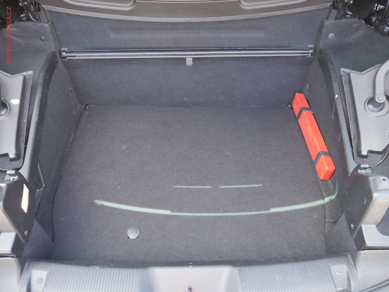 Peugeot 307 (2005) 1.6i, ČR, kůže, výhřev sed - fotka 7 z 17