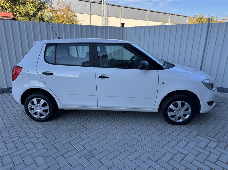 Škoda Fabia 1,4 i 16V 63kW DPH 1.maj ČR - fotka 14 z 47