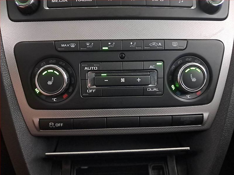 Škoda Octavia (2011) Elegance 1.6 TDI, Serv.kniha - fotka 13 z 15