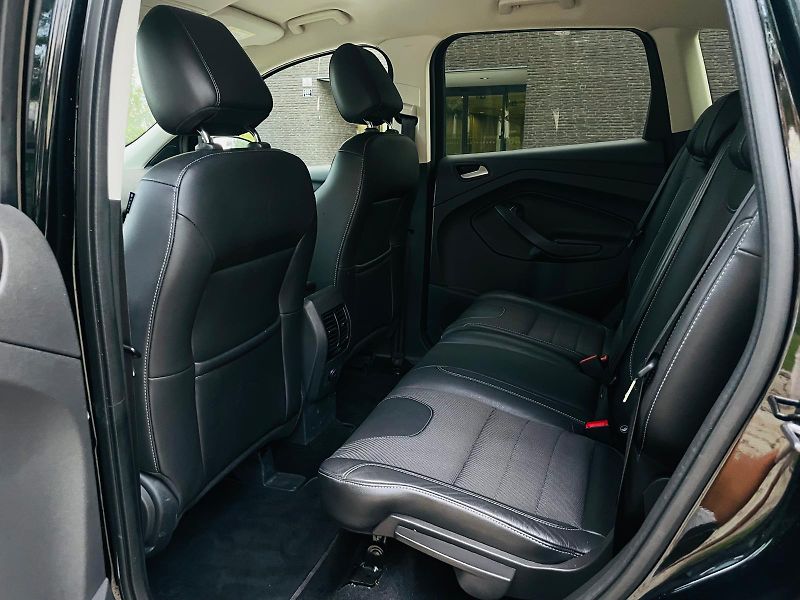 Ford Kuga 2.0TDCi 4x4 MAN TAŽNÉ SERVISKA - fotka 34 z 47