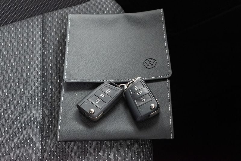 Volkswagen Touran 2.0TDI DSG*TAŽNÉ*7.MÍST*ČR 1.M - fotka 38 z 48