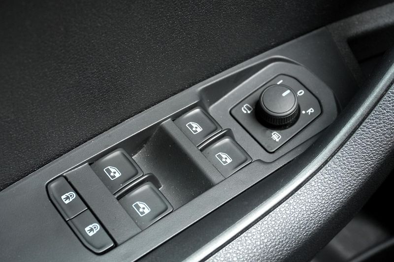 Škoda Karoq 1.5 TSI 110 kW, Kamera,Keyless - fotka 32 z 41