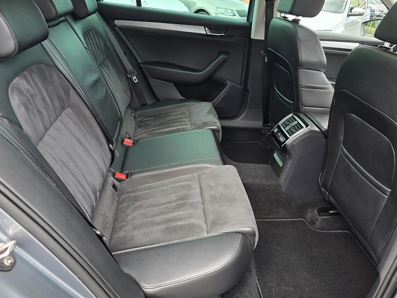 Škoda Superb 2.0 TDI DSG WEBASTO PANORAMA  - fotka 17 z 35