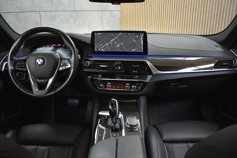 BMW Řada 5 530d xD TAŽNÉ*N.TOPENÍ*ČR 1.M* - fotka 8 z 51