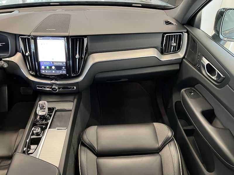 Volvo XC60 T8 eAWD Ultimate Dark - fotka 19 z 54