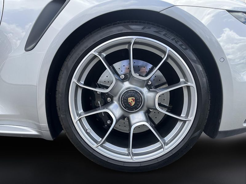 Porsche 911 Turbo S - fotka 12 z 28