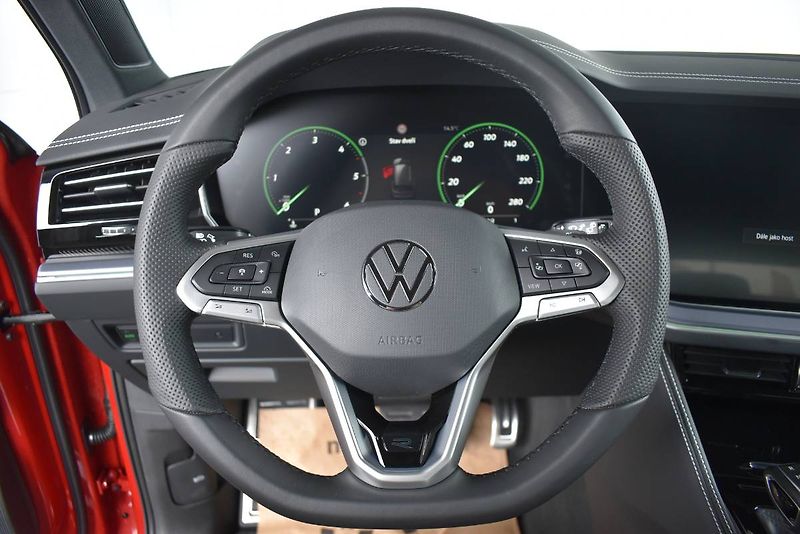 Volkswagen Touareg (2025) R-Line 3.0TDI 210kW, Webasto, - fotka 20 z 28