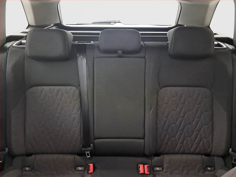 Volkswagen Golf (2025) Life 1.5 TSI - fotka 10 z 18