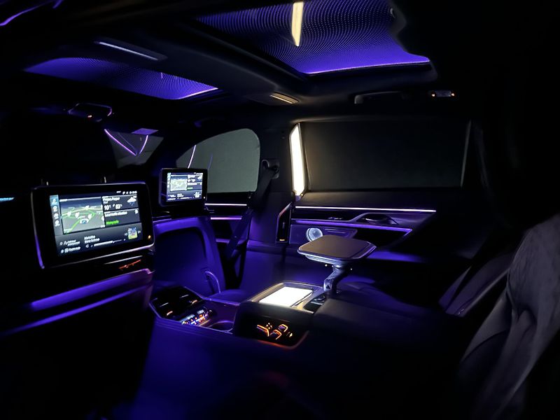 BMW Řada 7 (2019) BMW 745Le xDrive LONG aut. ser - fotka 57 z 57