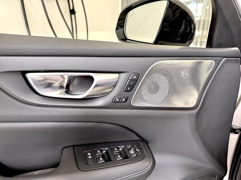 Volvo V60 (2026) T6 PHEV ULTRA DARK   - fotka 15 z 15