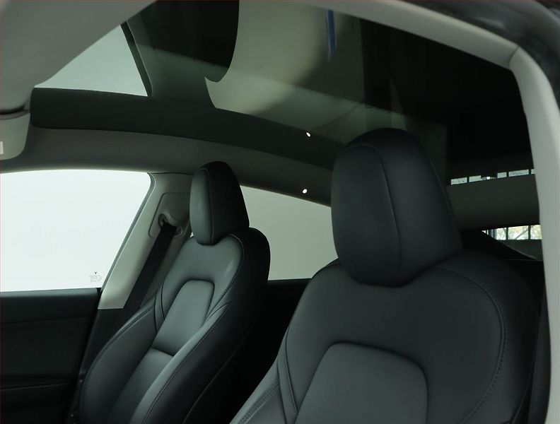 Tesla Model Y (2022) Long Range AWD 79kWh, SoH 92% - fotka 15 z 21