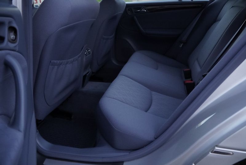 Mercedes-Benz 220 220 CDi ELEGANCE - fotka 22 z 23