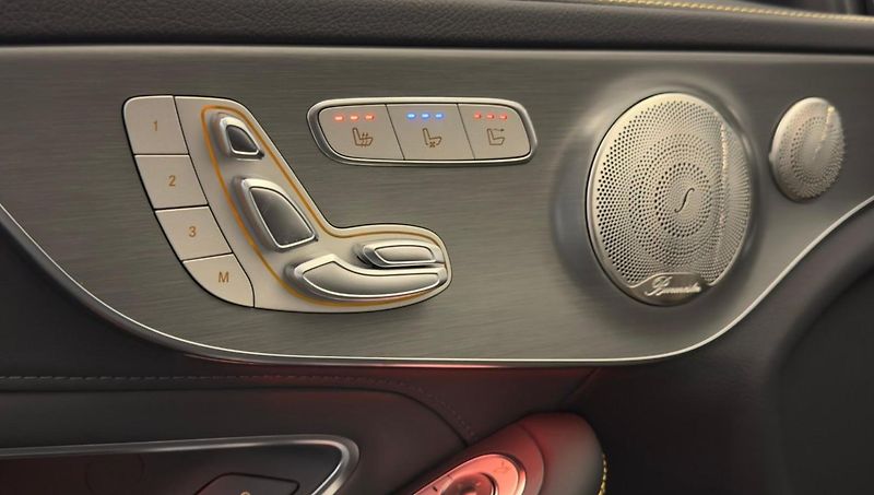 Mercedes-Benz Třídy C 63S AMG V8 Cab Final Edition - fotka 12 z 34
