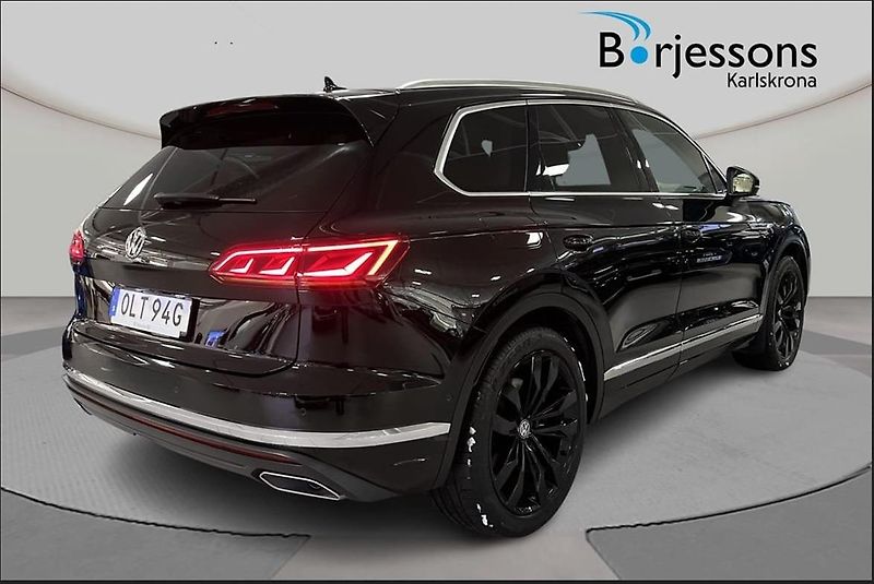 Volkswagen Touareg 3.0 V6 TSI AWD Pano  - fotka 3 z 20