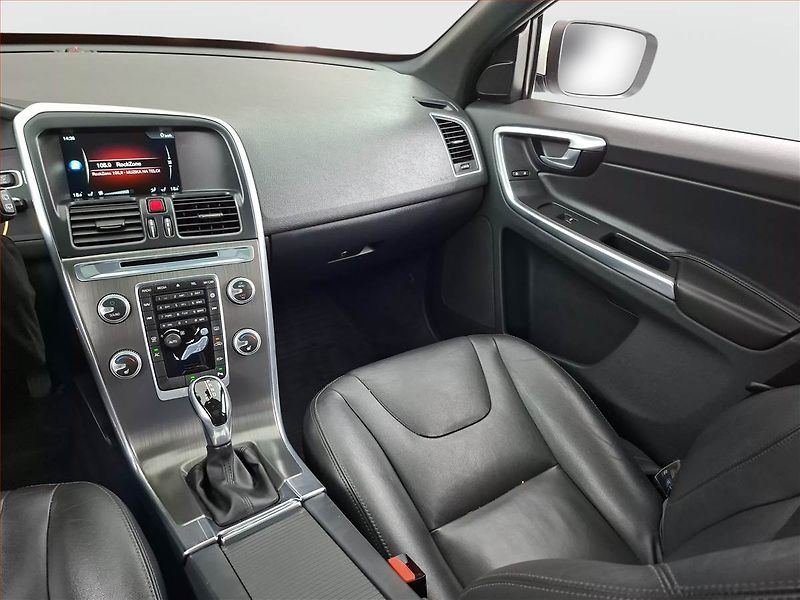 Volvo XC60 (2016) D4, Automat, Kůže, Navi - fotka 8 z 20