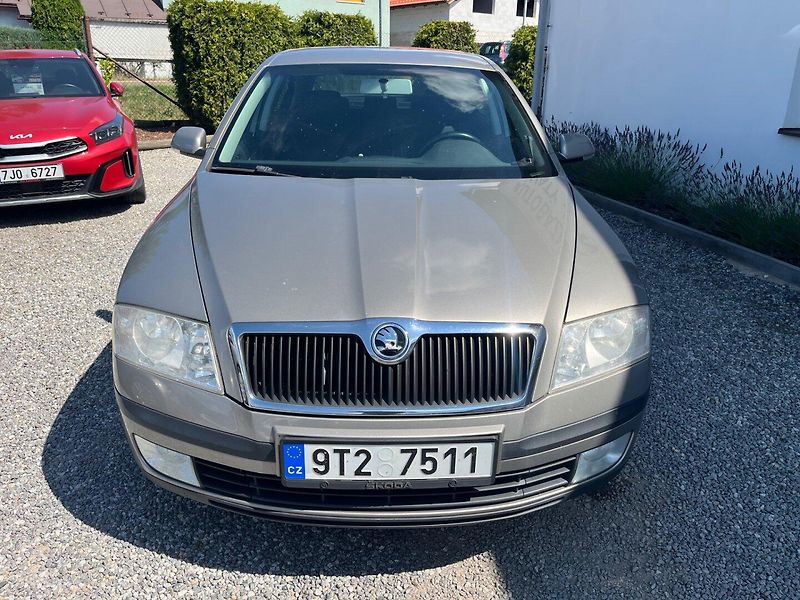 Škoda Octavia (2008) 1.6 MPi Nová STK - fotka 6 z 14